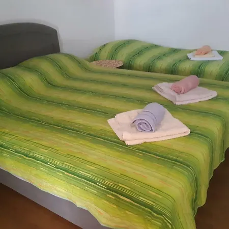 Smjestaj Domi 招待所 2*